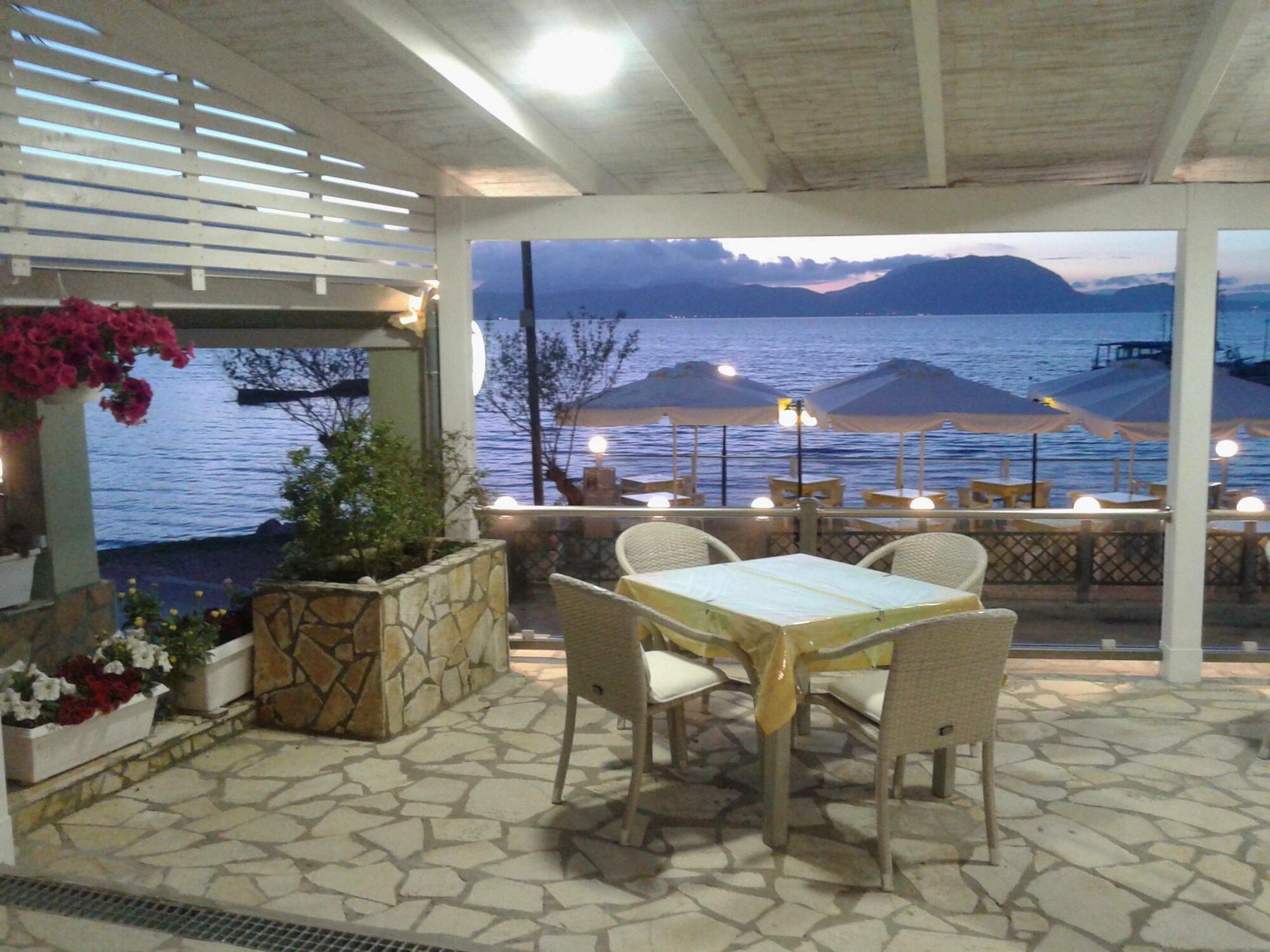 Golden Sunset Hotel Mpoukaris Exterior photo